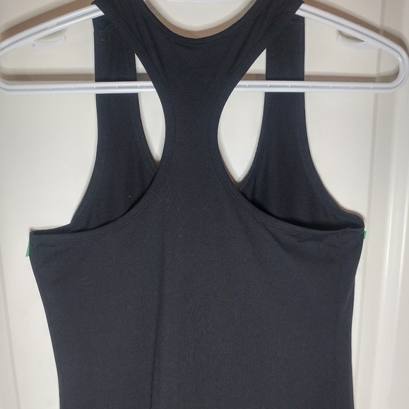 Reebok workout tank extra small - Picture 3 of 3